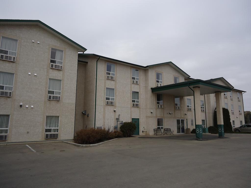 Hotel Super 8 By Wyndham Dauphin Exterior foto