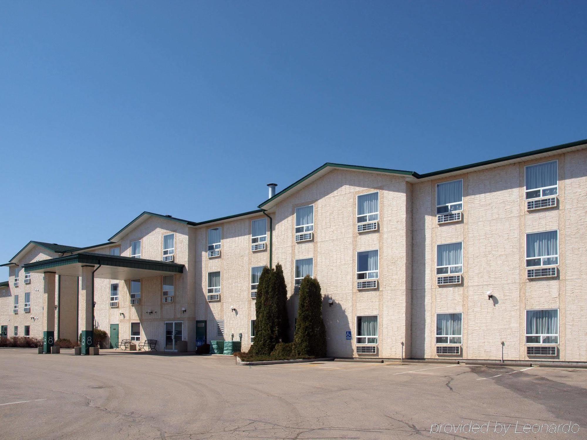 Hotel Super 8 By Wyndham Dauphin Exterior foto