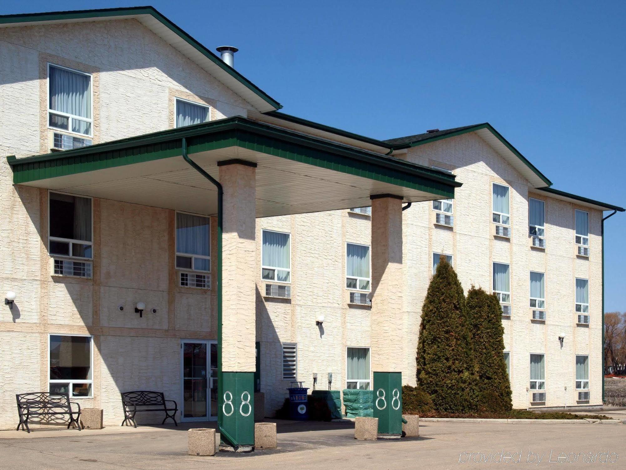 Hotel Super 8 By Wyndham Dauphin Exterior foto